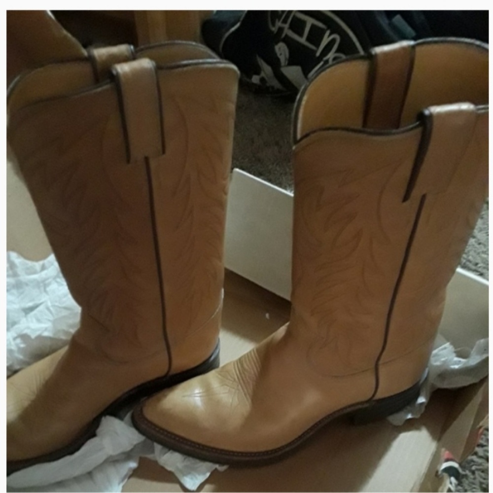 Mens like new Justins boots